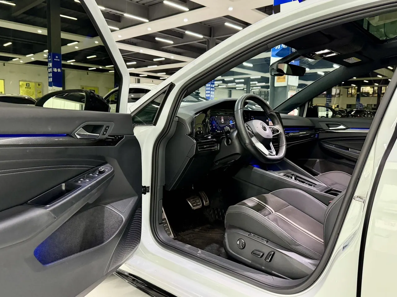 Volkswagen 2023 Golf 8 R-Line 1.4TSI 280TSI Lite Automatic 4