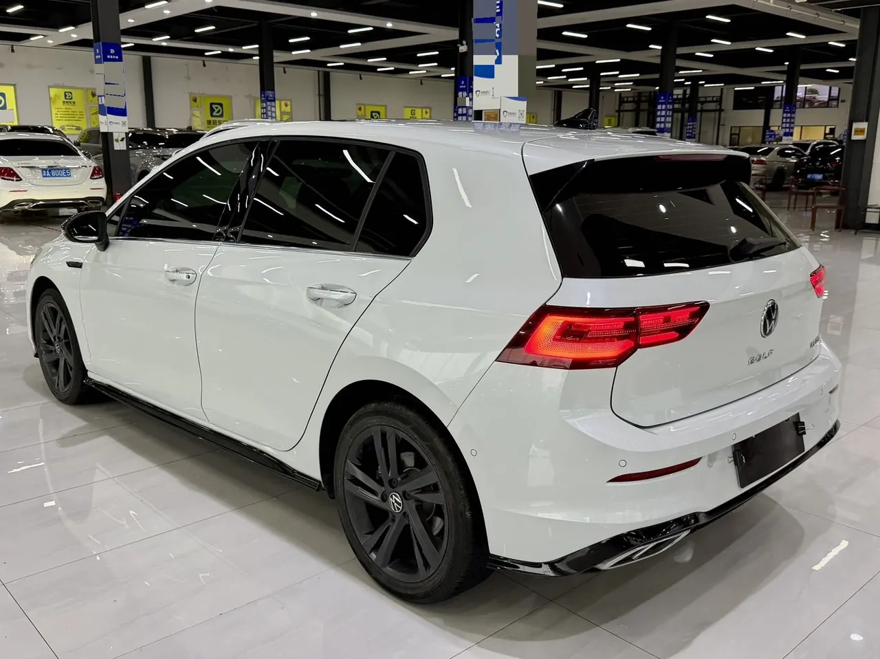 Volkswagen 2023 Golf 8 R-Line 1.4TSI 280TSI Lite Automatic 8