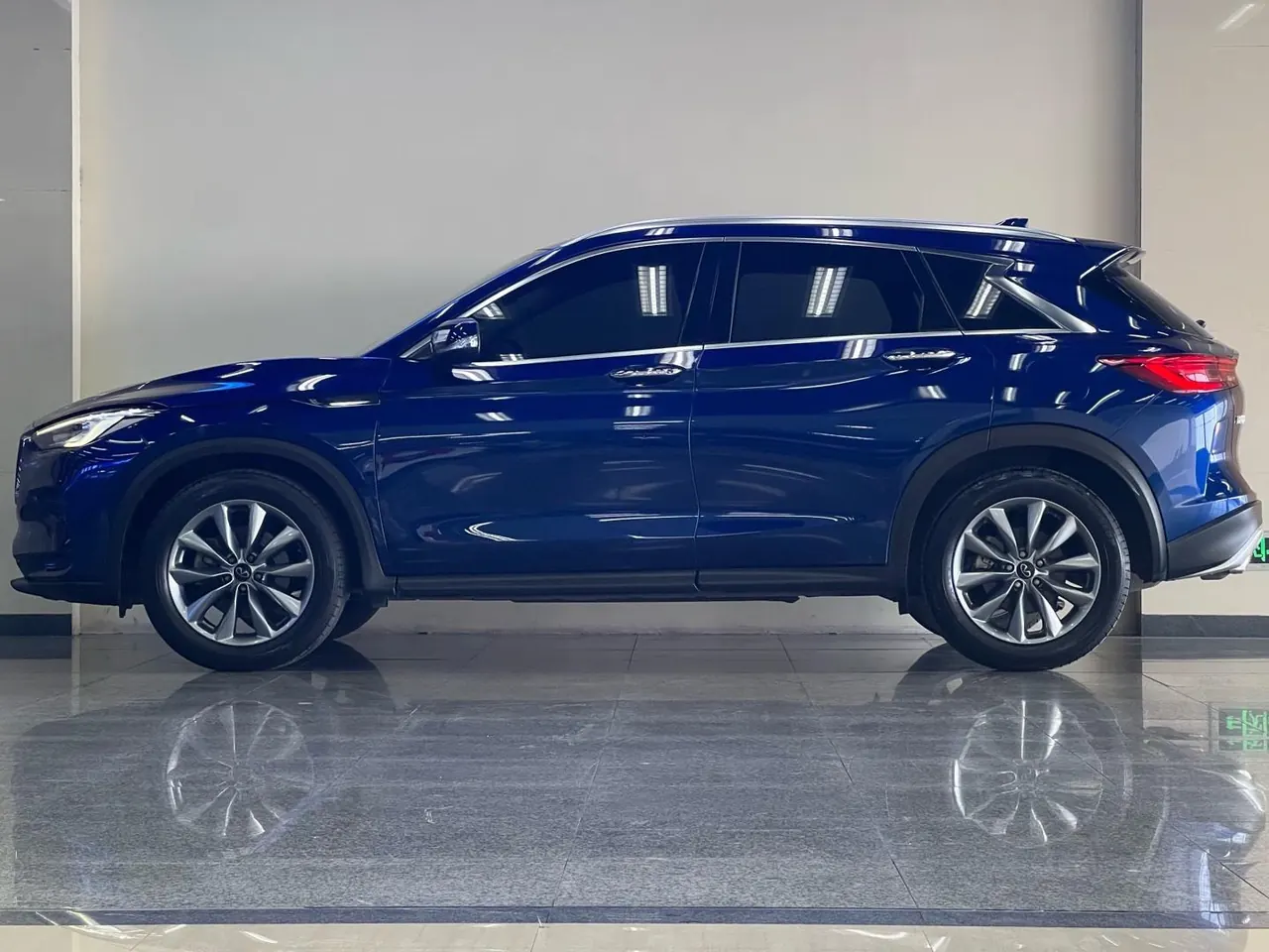 Infiniti 2020 QX50 2.0T Stepless Four-wheel Drive Elite Edition Automatic Gear 4