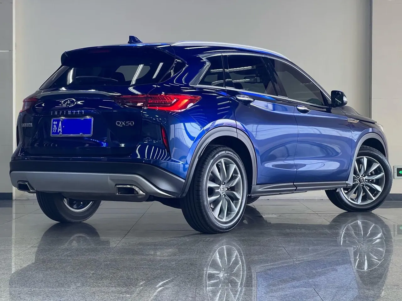 Infiniti 2020 QX50 2.0T Stepless Four-wheel Drive Elite Edition Automatic Gear 6