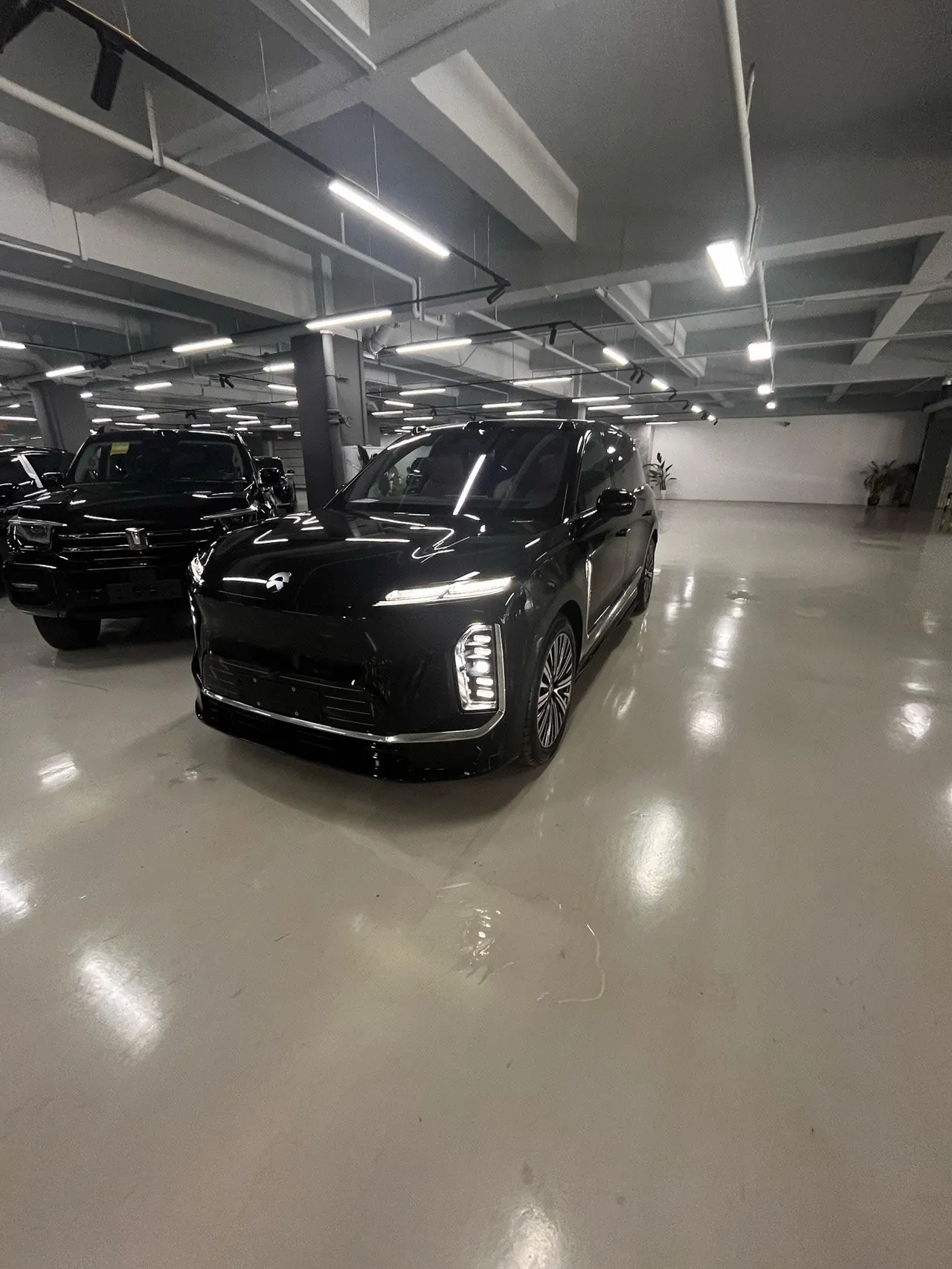 Open image lightbox: NIO 2026 ES 9 102kWh Executive Island Deluxe Automatic Gear