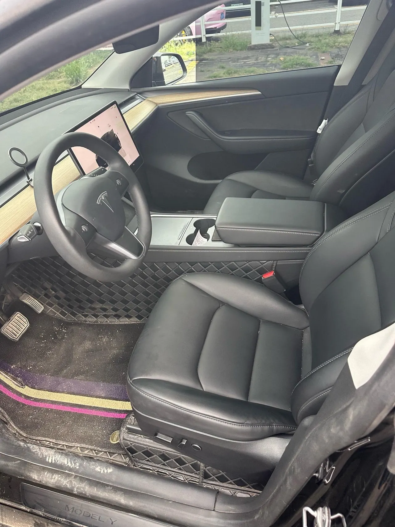 Tesla 2022 Model Y rear-wheel drive version (facelift) automatic gear 4