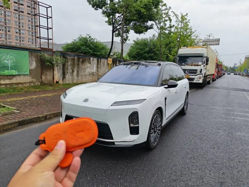 Open image lightbox: NIO 2026 ES8 6-seat executive deluxe automatic gear
