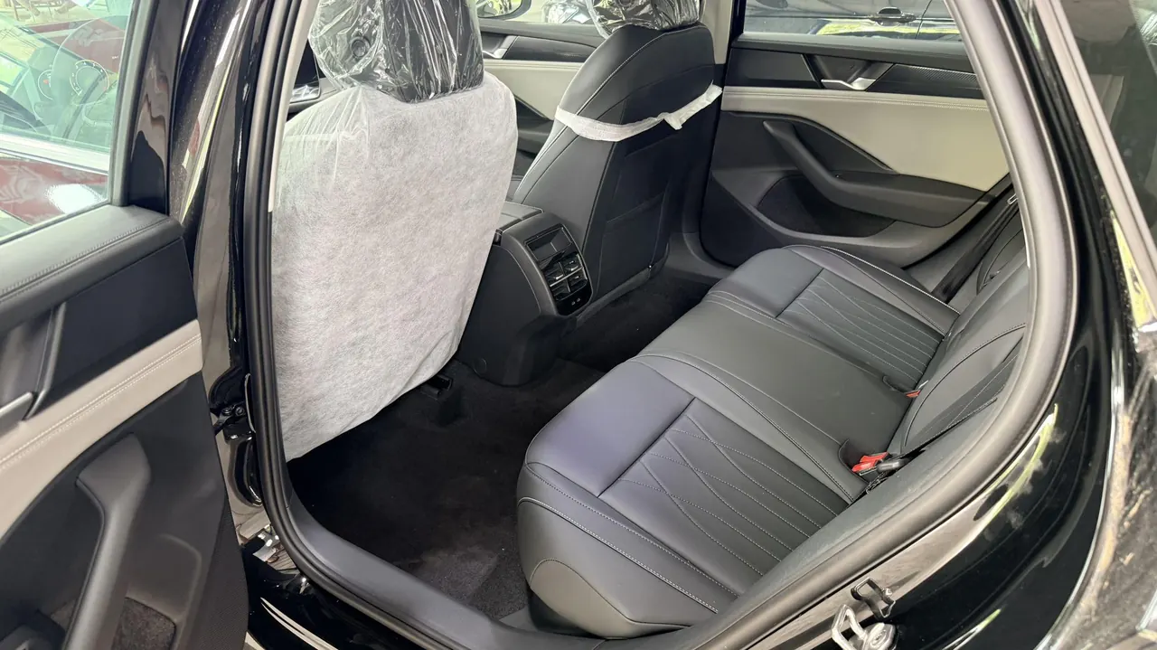 Volkswagen 2026 Magotan 1.5TSI 300TSI Premium Edition Automatic Gear 3