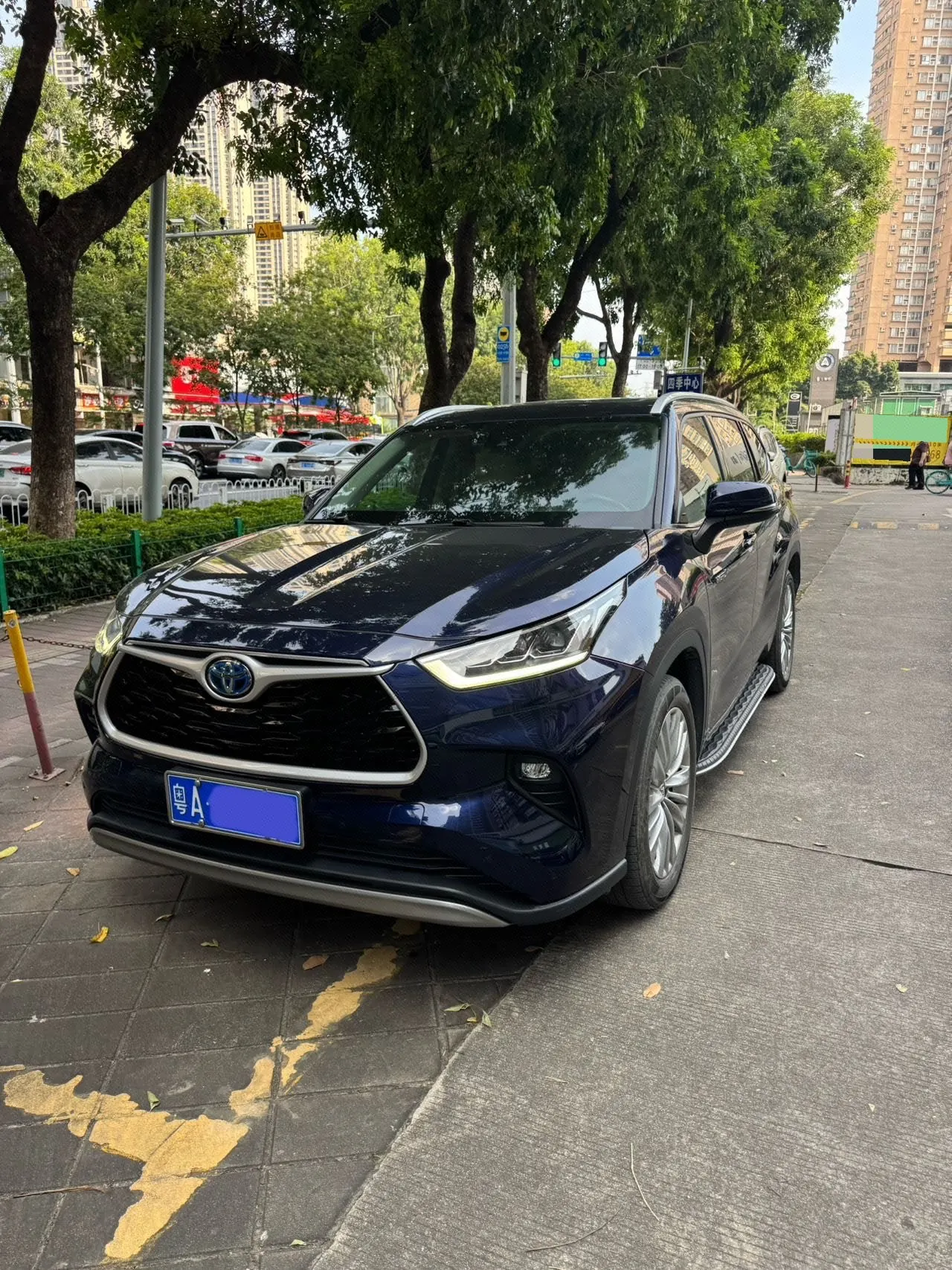 Open image lightbox: Toyota 2022 Highlander Dual Engine 2.5 Stepless Four-wheel Drive Premium Edition 7-seat Automatic Gear