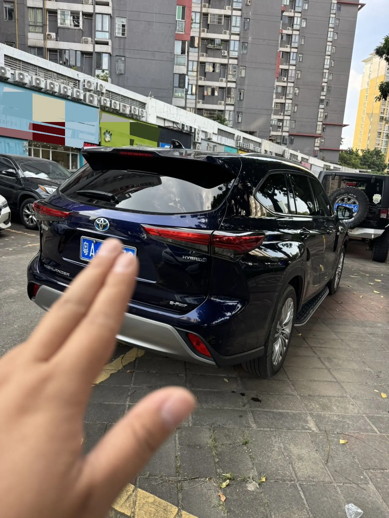 Toyota 2022 Highlander Dual Engine 2.5 Stepless Four-wheel Drive Premium Edition 7-seat Automatic Gear 4
