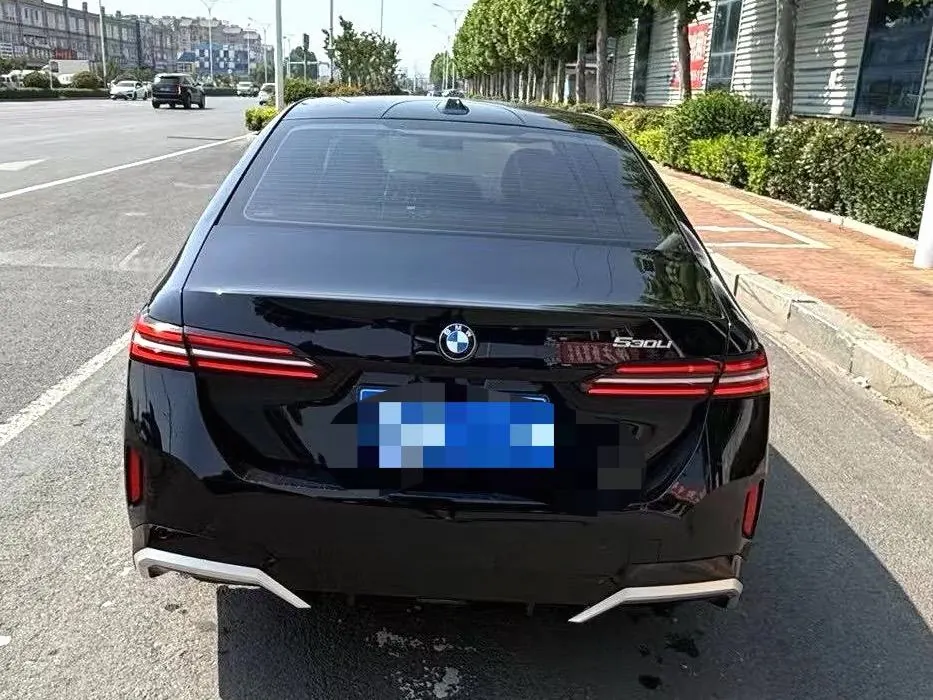 BMW 5 Series 2024 model 530Li 48V 2.0T Leading Edition M Sport Package Automatic 5