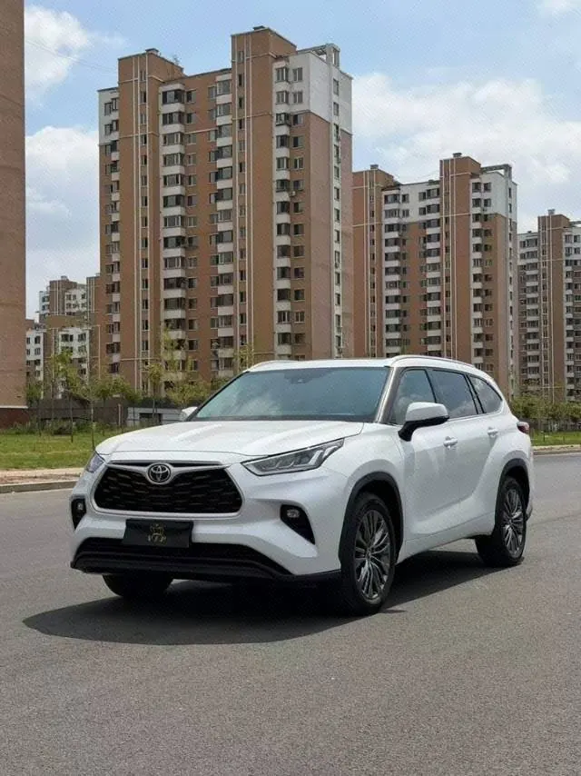 Open image lightbox: Toyota 2026 Highlander Dual Engine 2.5 Stepless Intelligent Electric Hybrid Four-wheel Drive Deluxe Edition 7-seat Automatic Transmission