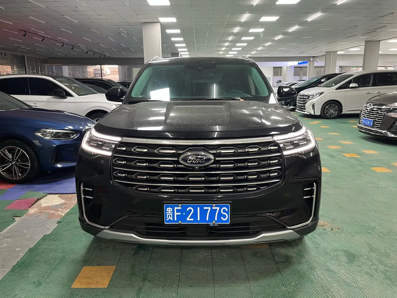 Ford 2024 Explorer 2.3T EcoBoost 4-wheel fashion plus 7-seat automatic gear 2