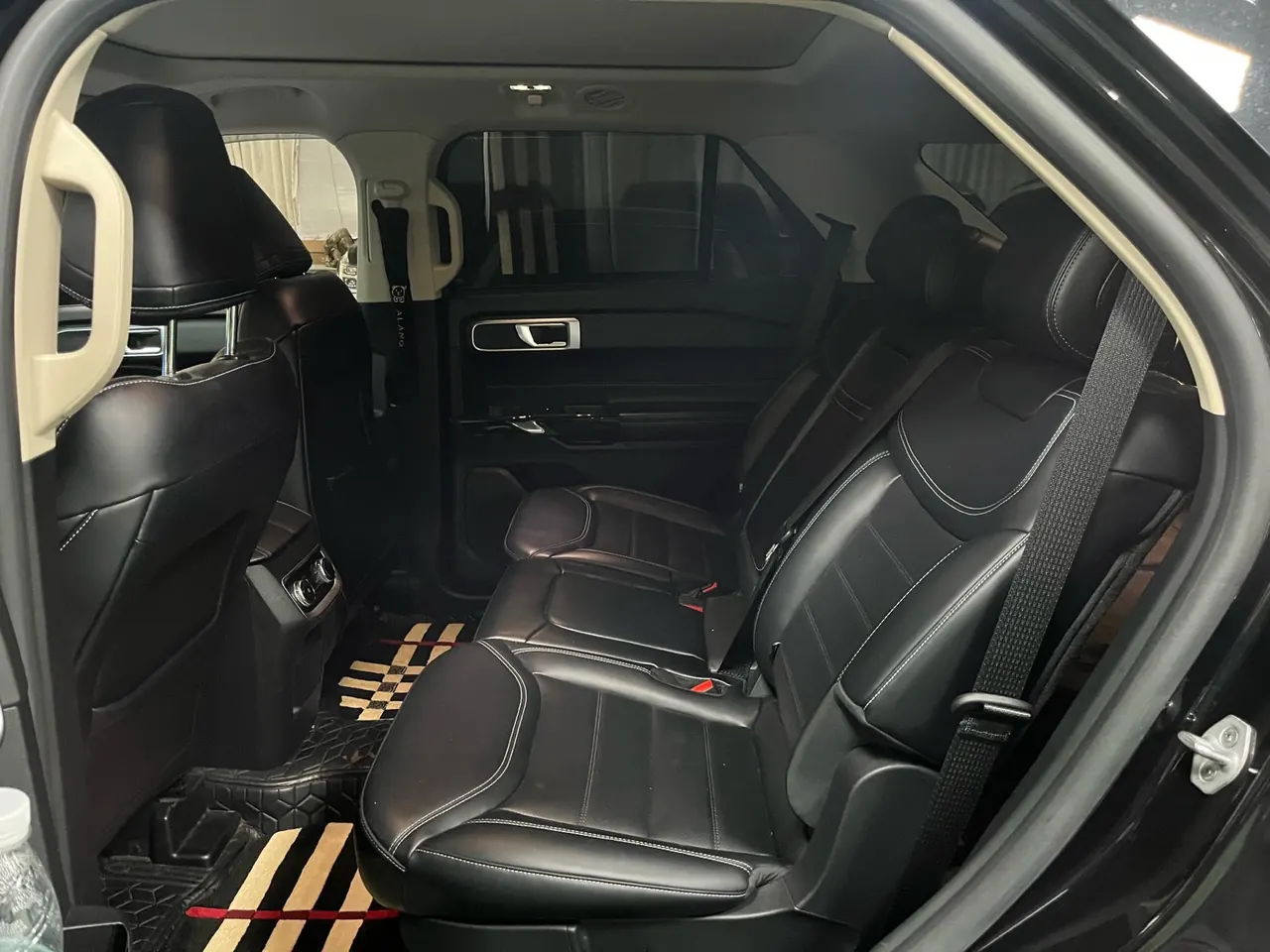 Ford 2024 Explorer 2.3T EcoBoost 4-wheel fashion plus 7-seat automatic gear 6