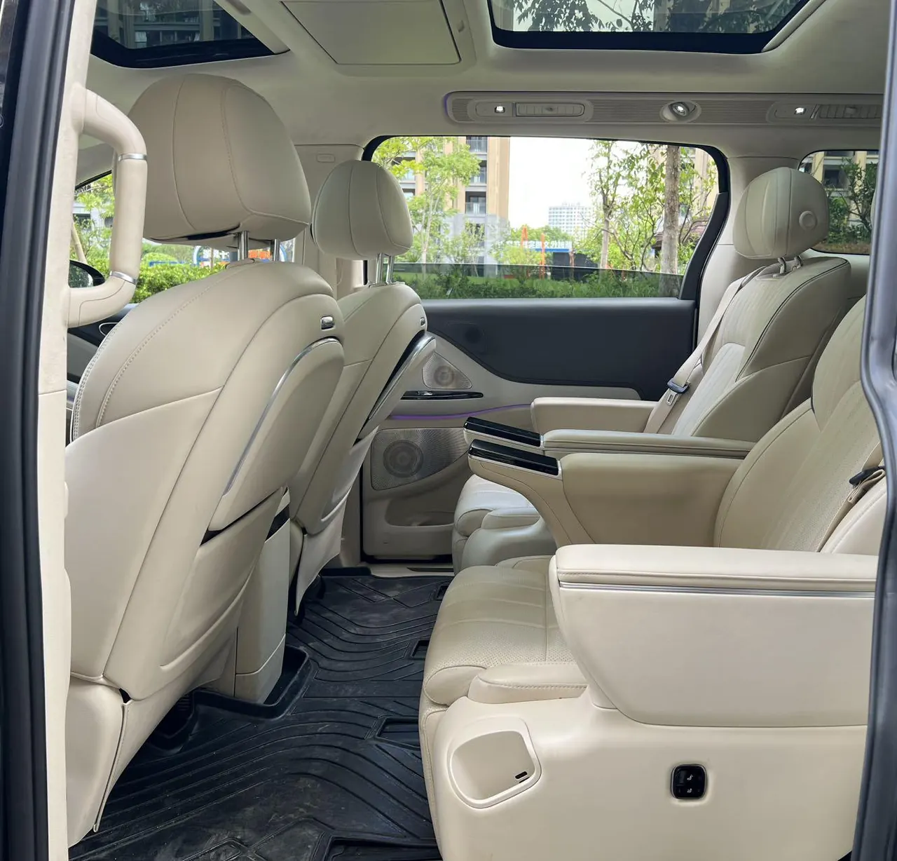 Voyah 2024 Dreamers PHEV 1.5T Long Endurance Premium Edition Automatic Gear 9