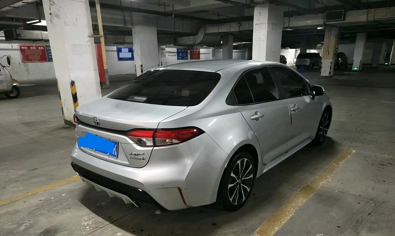 Toyota 2022 Lei Ling Shuangqing 1.8H Stepless Sports Edition Automatic Gear 3