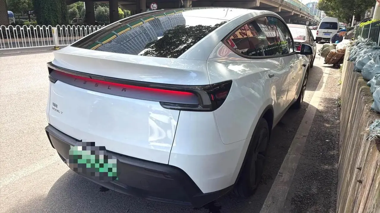 Tesla 2025 Model Y rear-wheel drive version automatic transmission 6