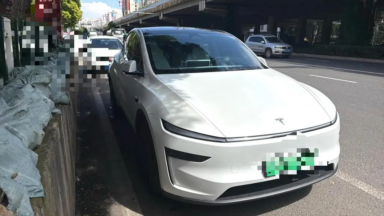 Tesla 2025 Model Y rear-wheel drive version automatic transmission 7