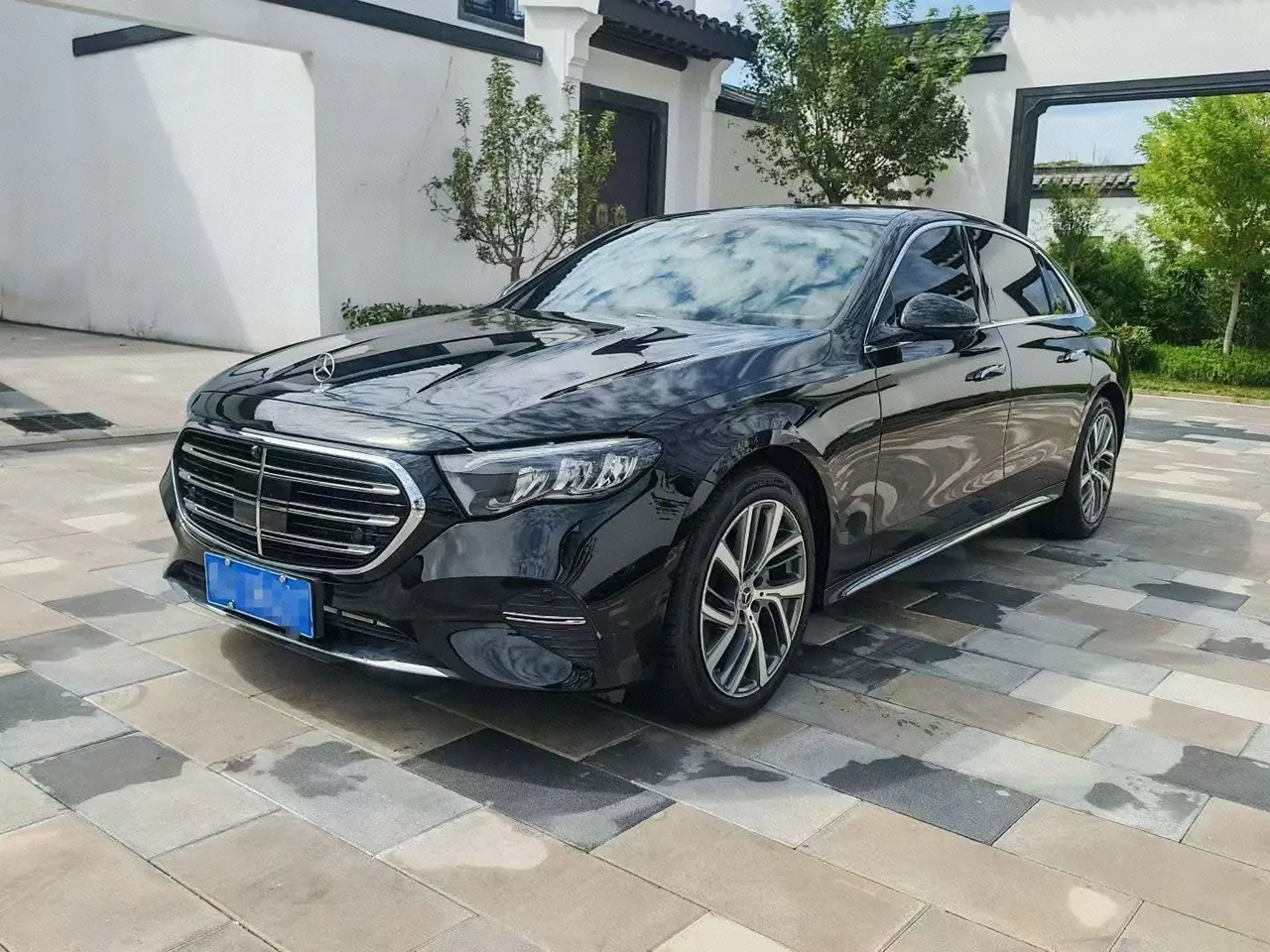打开图片灯箱:Mercedes Benz E-Class 2025 model E 300 L 48V 2.0T Luxury Edition Automatic