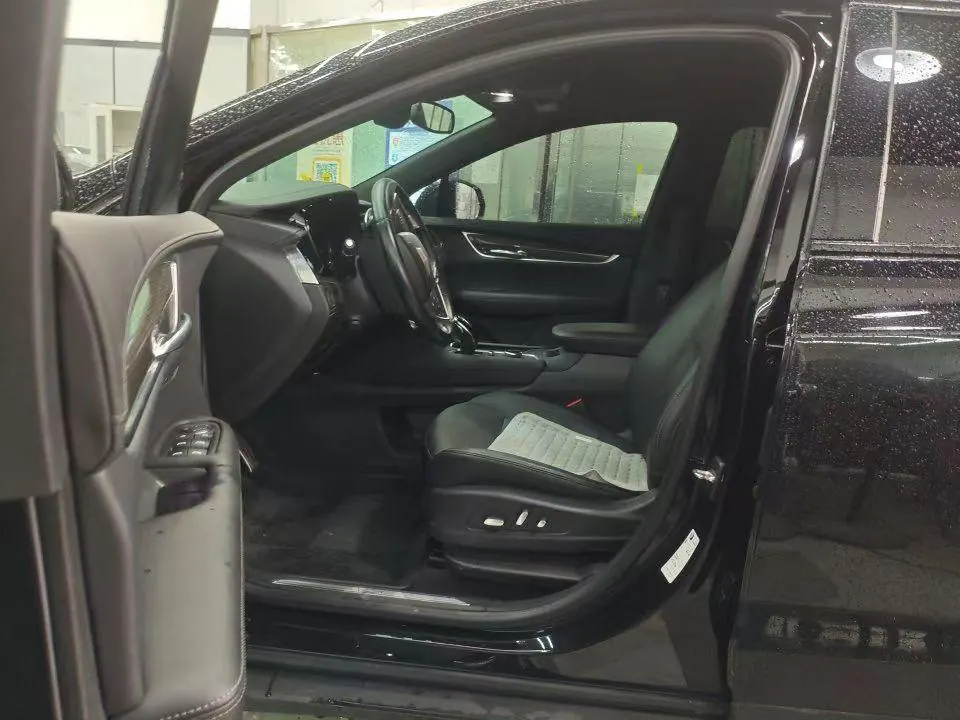 Cadillac 2022 XT5 48V 2.0T 4-wheel drive luxury (hummingbird version) automatic gear 4