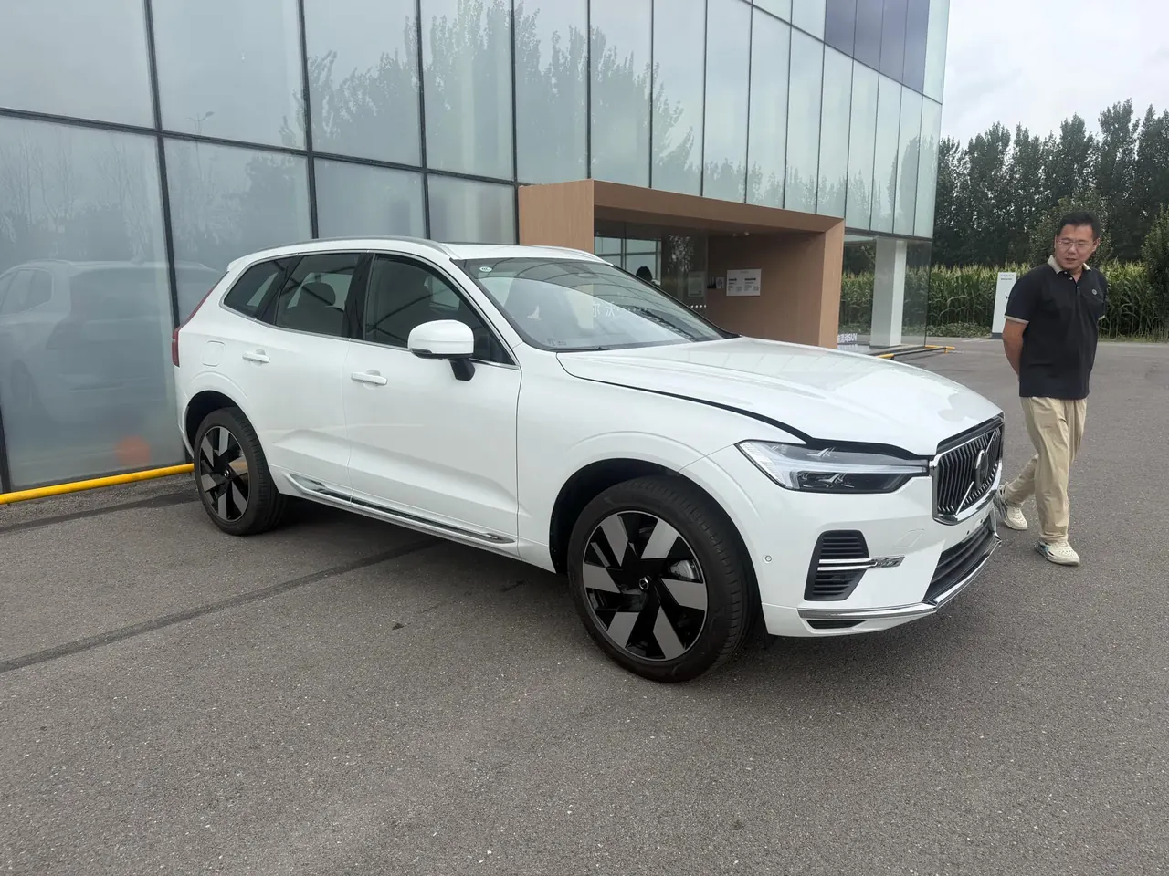 Volvo XC60 New Energy 2025 XC60 PHEV 2.0T Long Endurance Four-wheel Drive Zhiyuan Deluxe Edition Automatic Gear 2