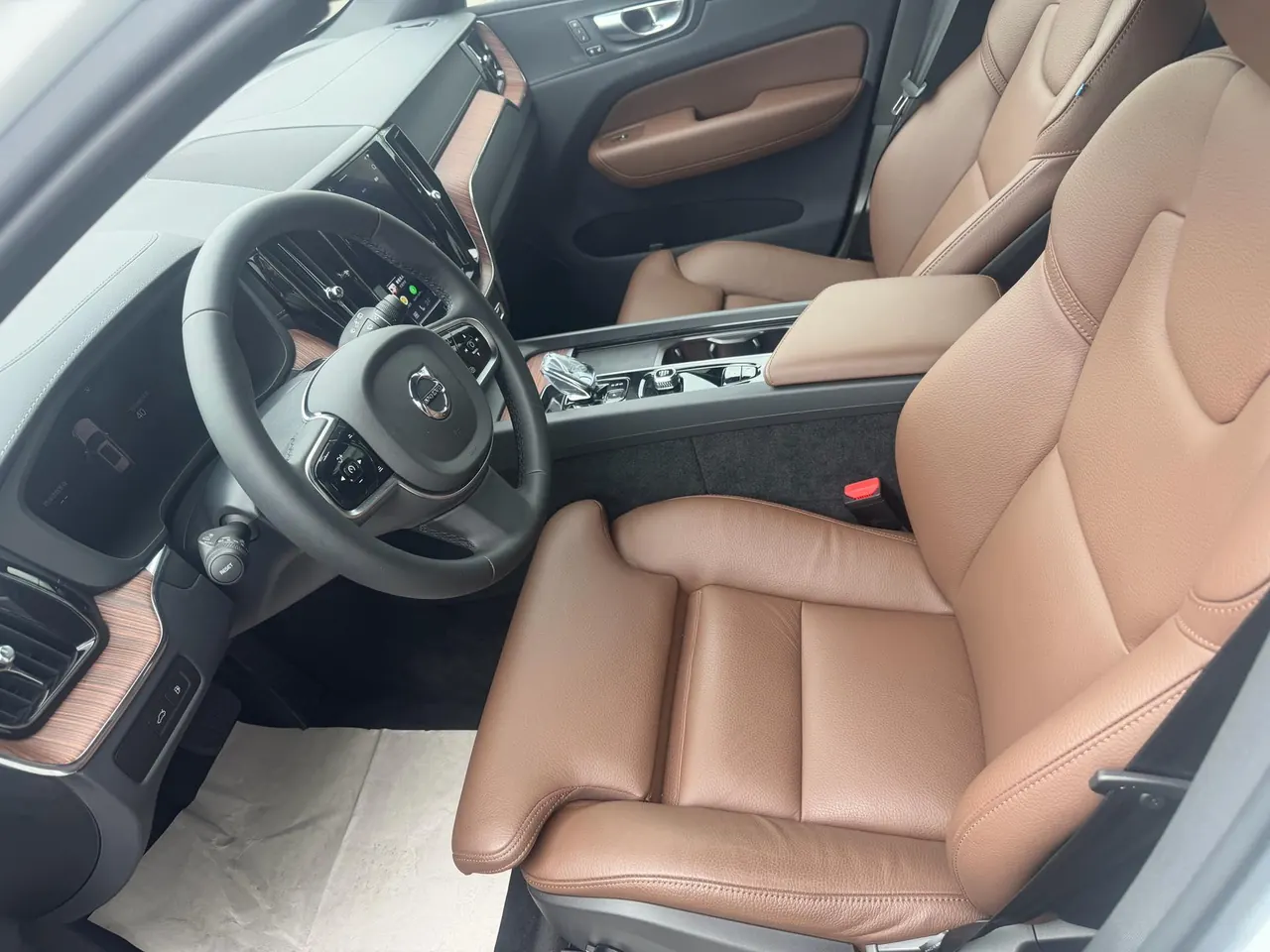 Volvo XC60 New Energy 2025 XC60 PHEV 2.0T Long Endurance Four-wheel Drive Zhiyuan Deluxe Edition Automatic Gear 3