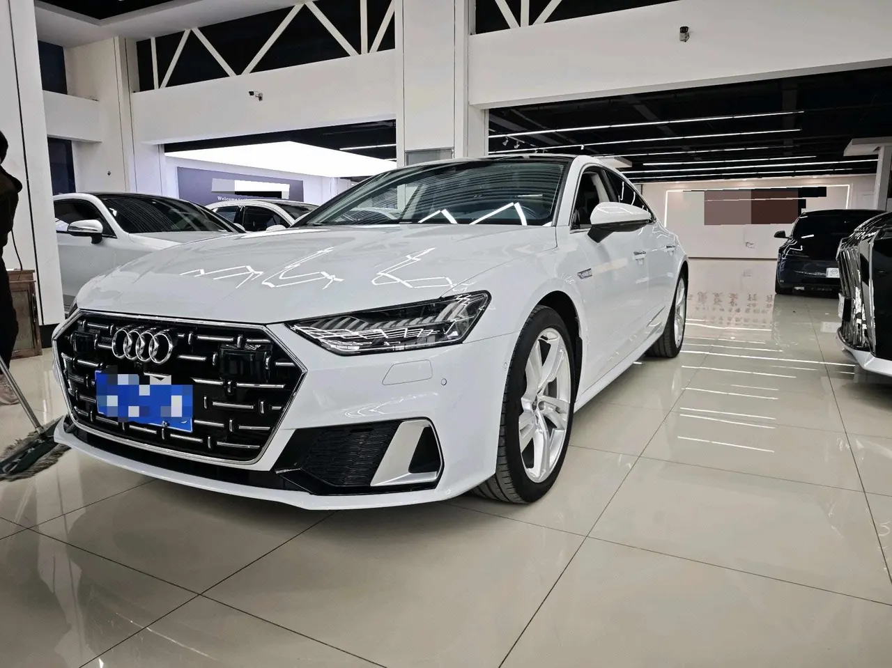 Open image lightbox: Audi 2024 A7L 2.0TFSI 45TFSI Quattro S-line see remote crystal flow set automatic gear