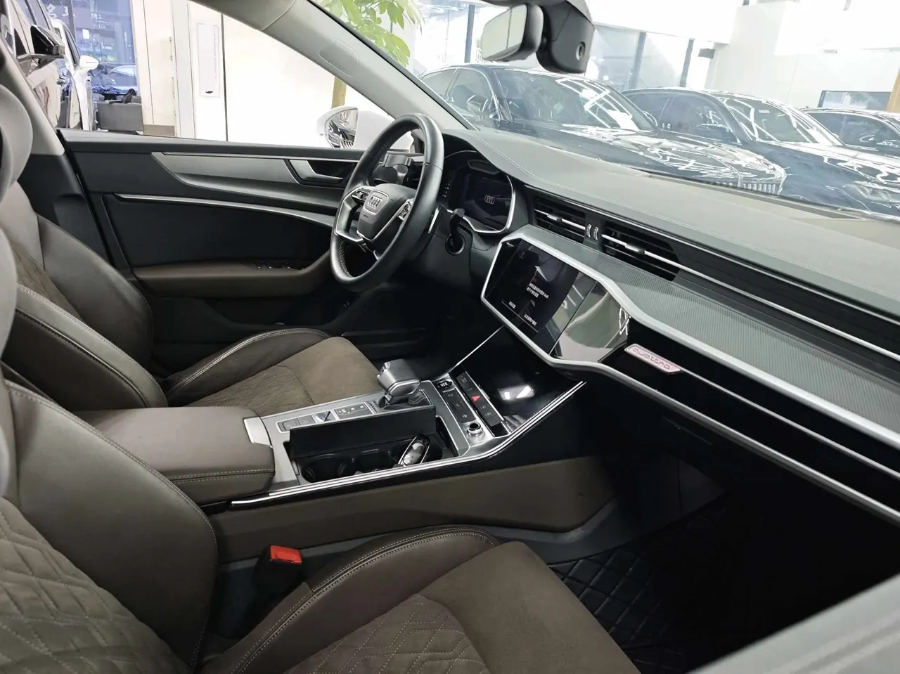 Audi 2024 A7L 2.0TFSI 45TFSI Quattro S-line see remote crystal flow set automatic gear 5