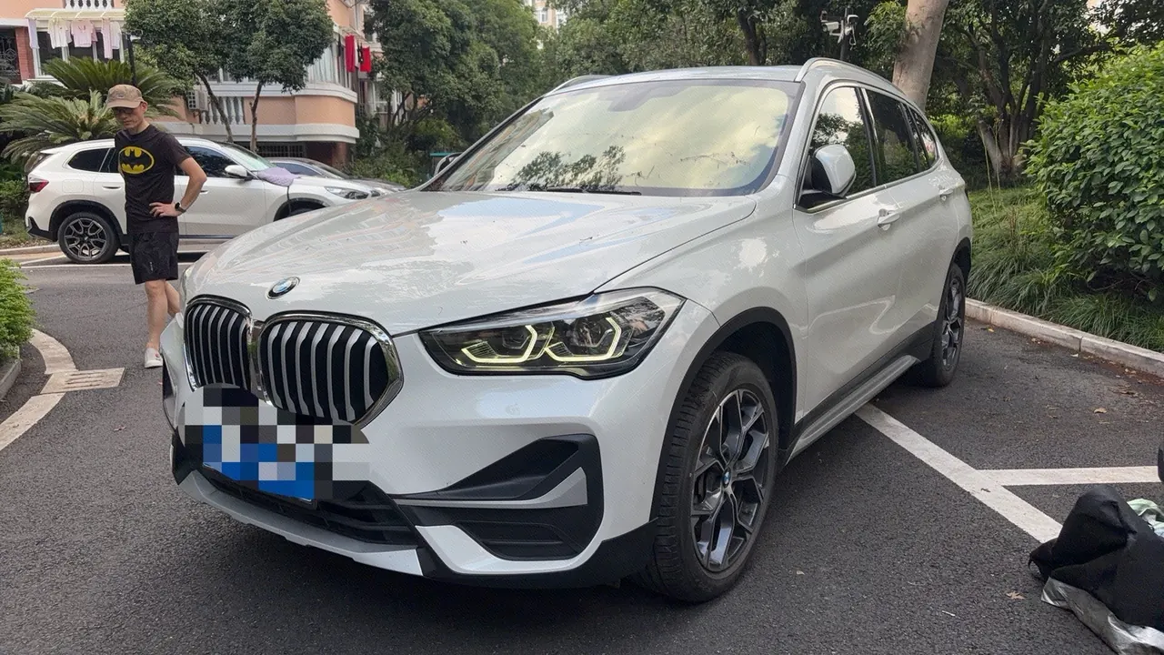 Open image lightbox: BMW 2020 X1 sDrive20Li 1.5T exclusive automatic gear