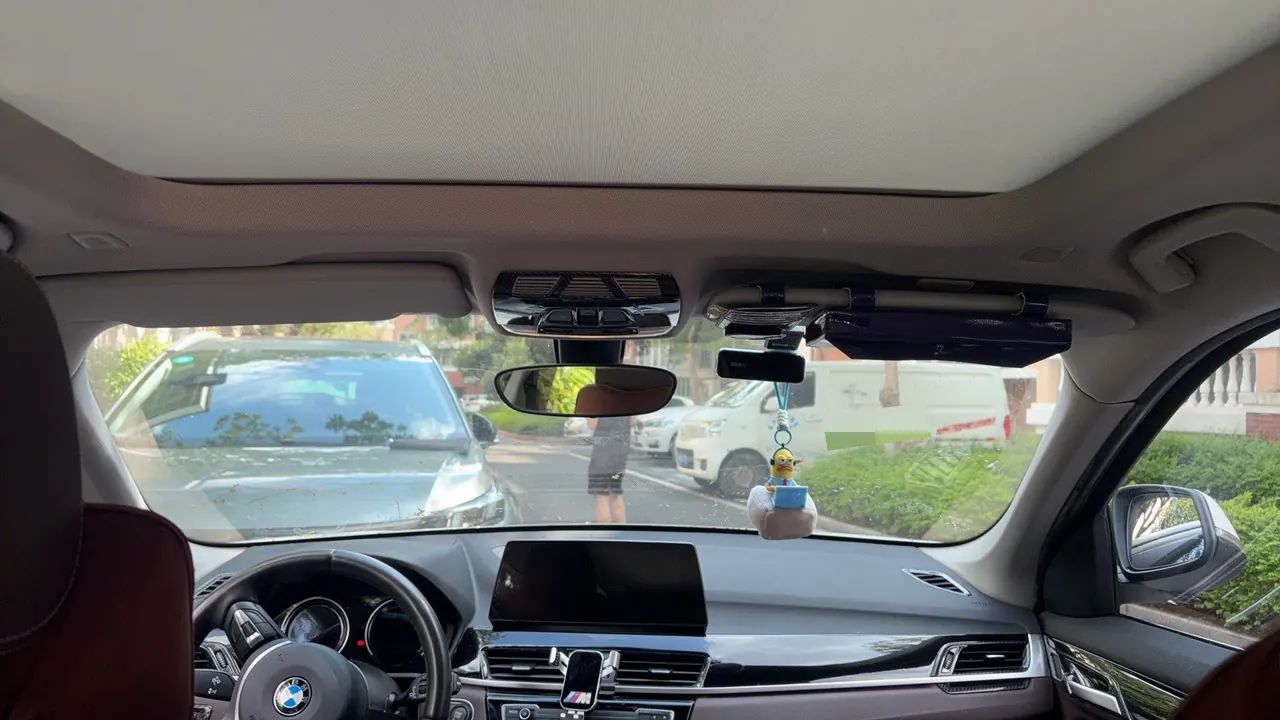 BMW 2020 X1 sDrive20Li 1.5T exclusive automatic gear 4