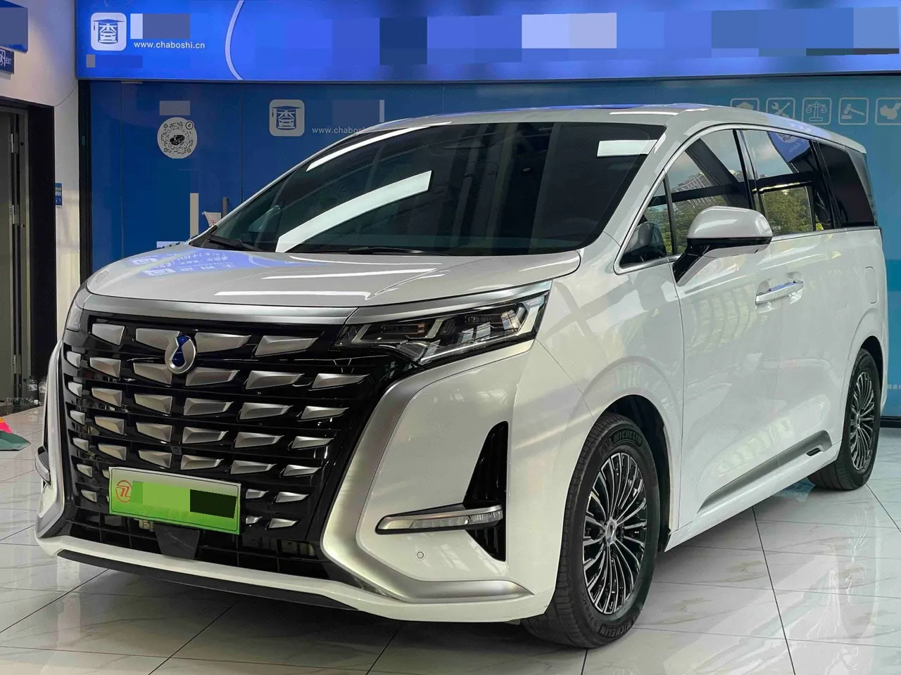 Open image lightbox: Denza 2022 Denza D9 DM-i 1.5T Stepless 970 Four-wheel Drive Honorable Automatic Gear