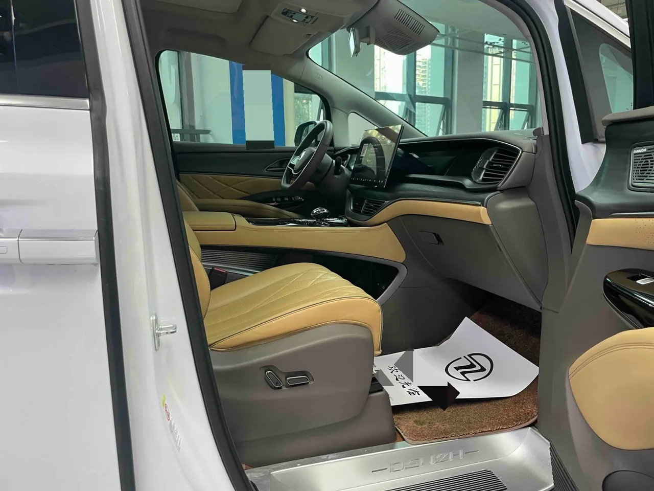 Denza 2022 Denza D9 DM-i 1.5T Stepless 970 Four-wheel Drive Honorable Automatic Gear 11