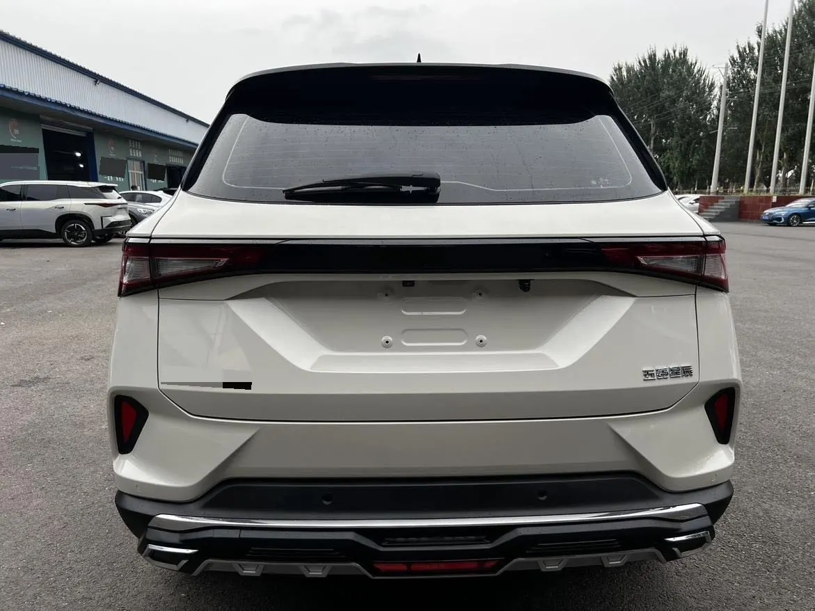 WuLing 2021 stars 1.5T stepless star obsidian version automatic gear 3
