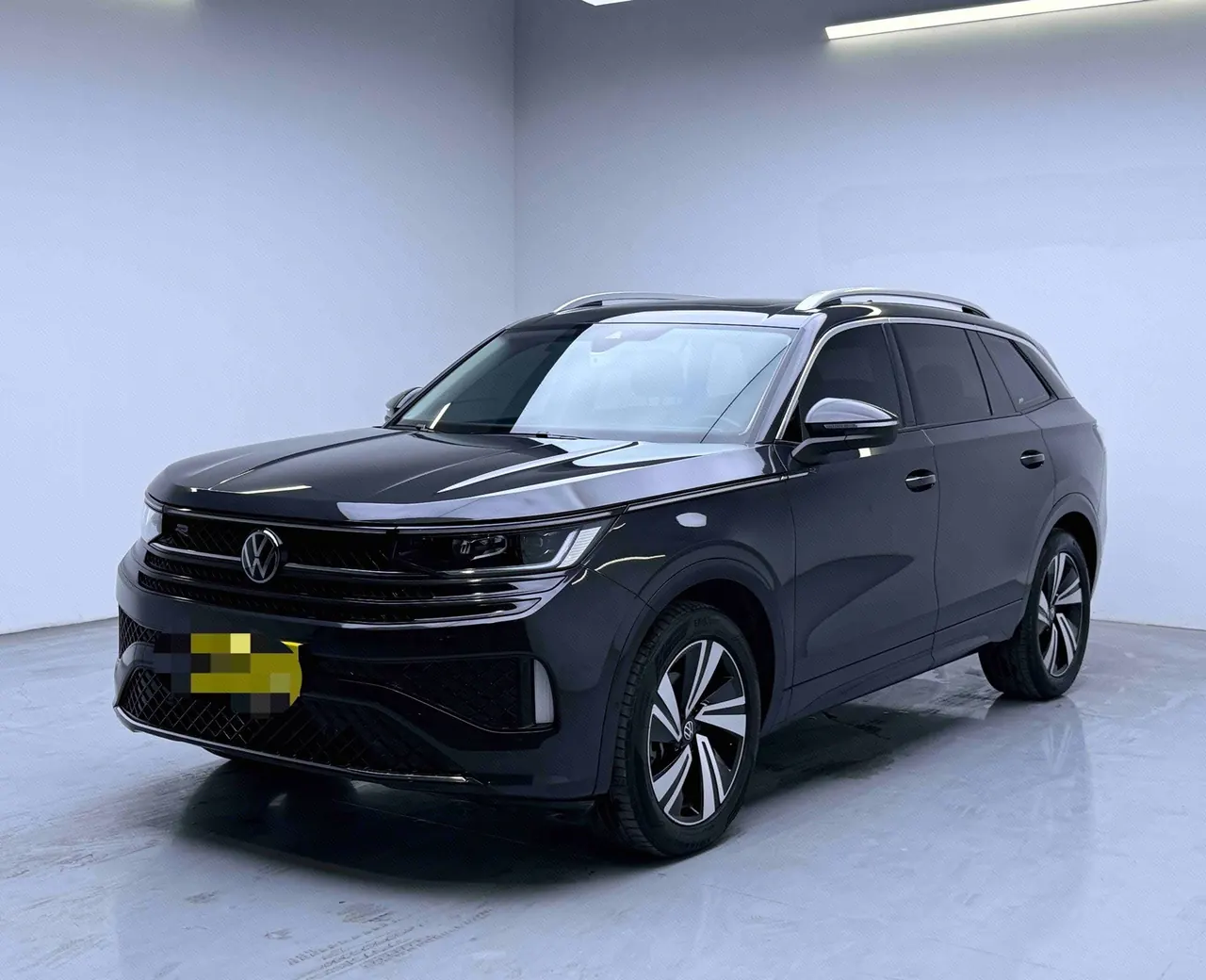 打开图片灯箱:Volkswagen 2023 model tour R-Line 2.0TSI 380TSI four-wheel drive parade version automatic gear