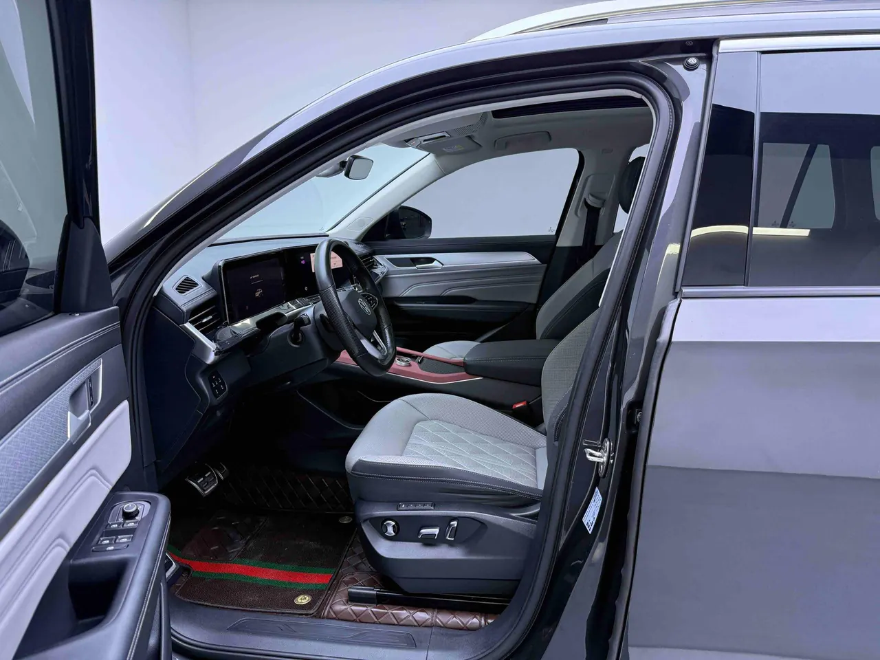 Volkswagen 2023 model tour R-Line 2.0TSI 380TSI four-wheel drive parade version automatic gear 5
