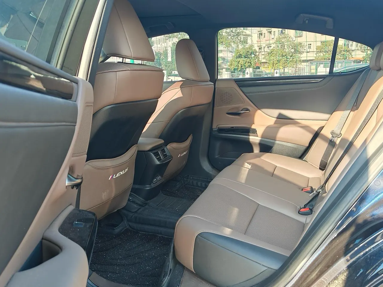 Lexus ES (Imported) 2023 ES200 2.0 Stepless Premium Edition Automatic Gear 6