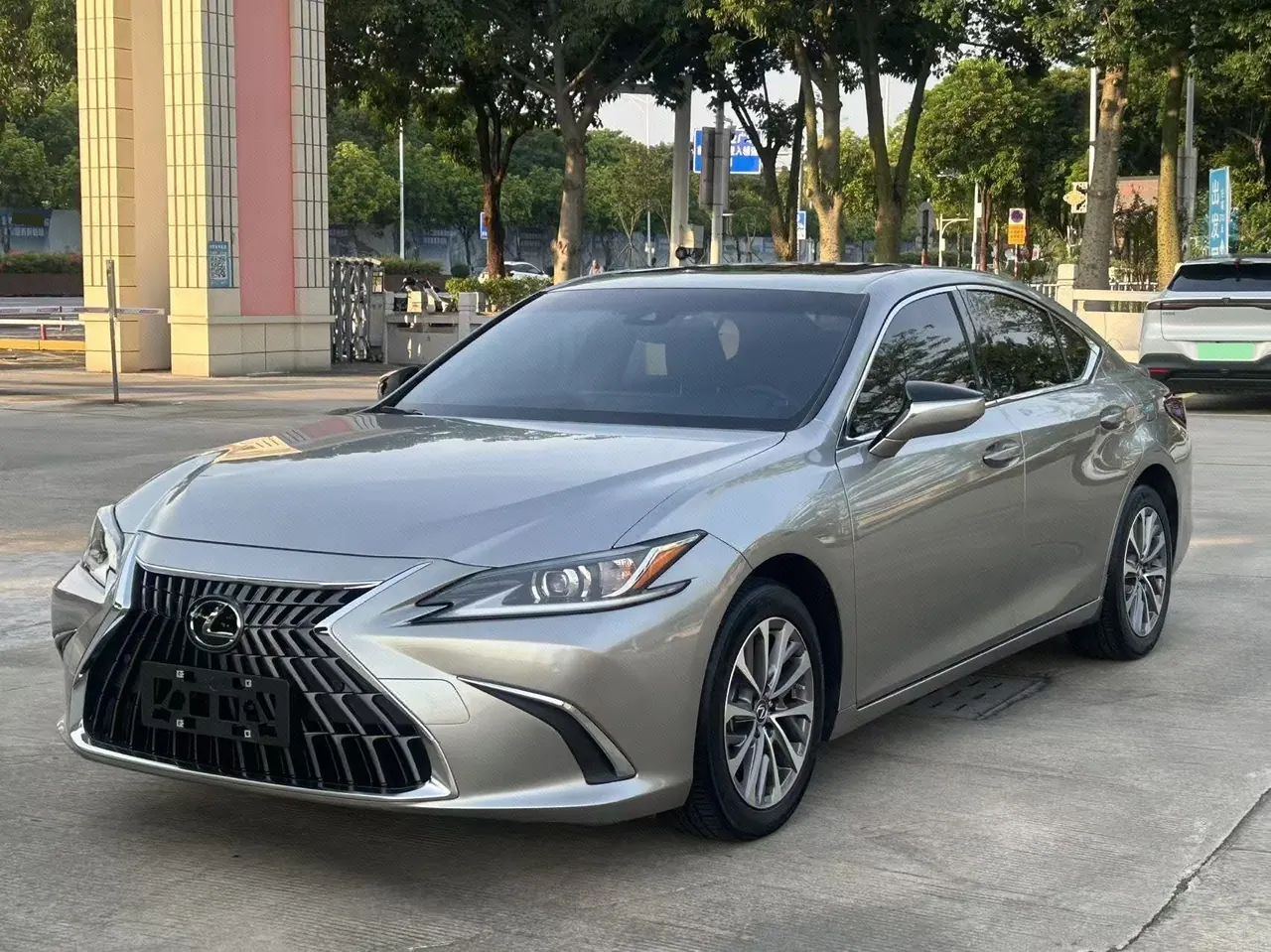 打开图片灯箱:Lexus ES (Imported) 2022 ES300h 2.5 Stepless Excellence Edition Automatic Gear