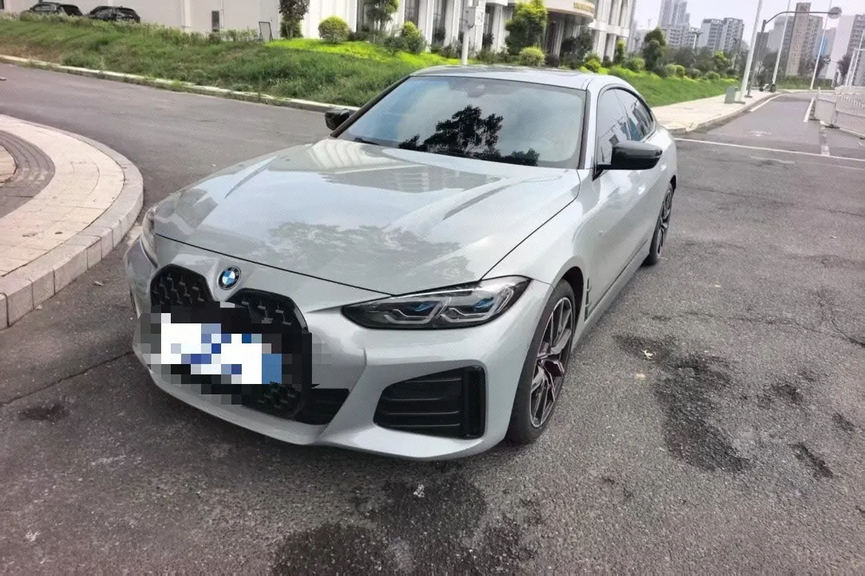 打开图片灯箱:BMW 4 Series (Imported) 2022 425i Four-Door Coupe 2.0T M Sports Obsidian Night Suit Automatic Gear
