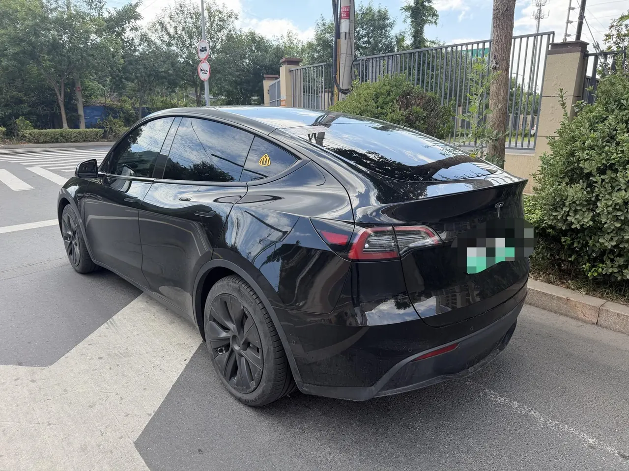 Tesla 2022 Model Y rear-wheel drive version (facelift) automatic gear 2