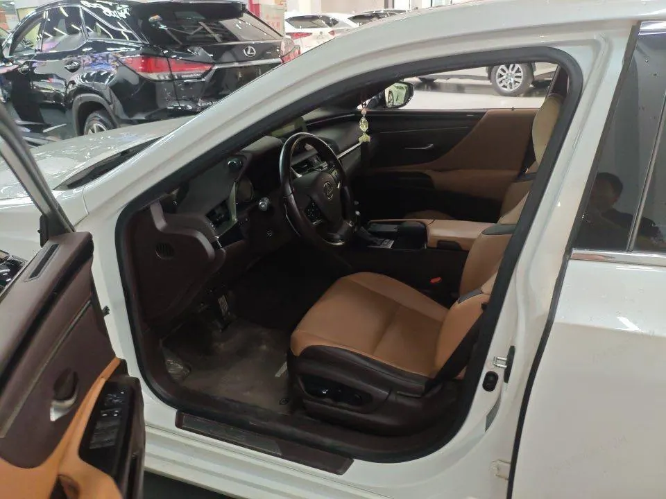 Lexus ES (Imported) 2020 ES200 2.0 Stepless Premium Edition Automatic Gear 3