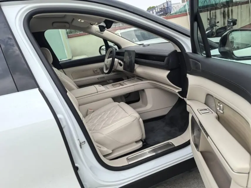 NIO 2026 ES8 6-seat executive deluxe automatic gear 4