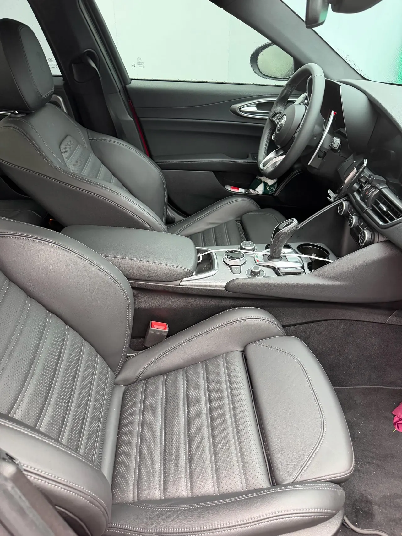 Alfa-Romeo Giulia (Imported) 2026 Giulia 2.0T 280HP VELOCE Race Edition Automatic Gear 2