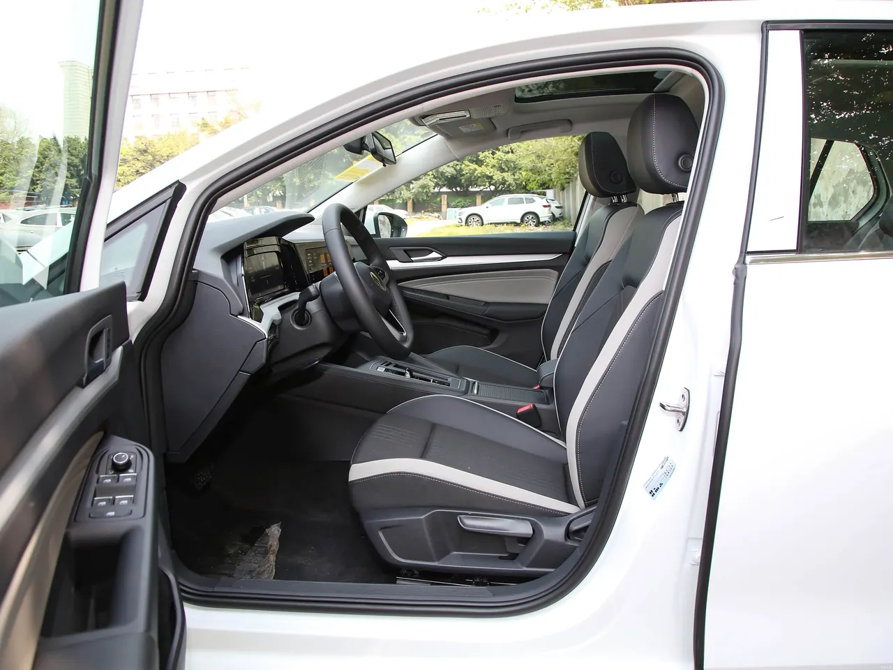 Volkswagen 2023 Golf 8 PRO 1.4TSI 280TSI Automatic 5