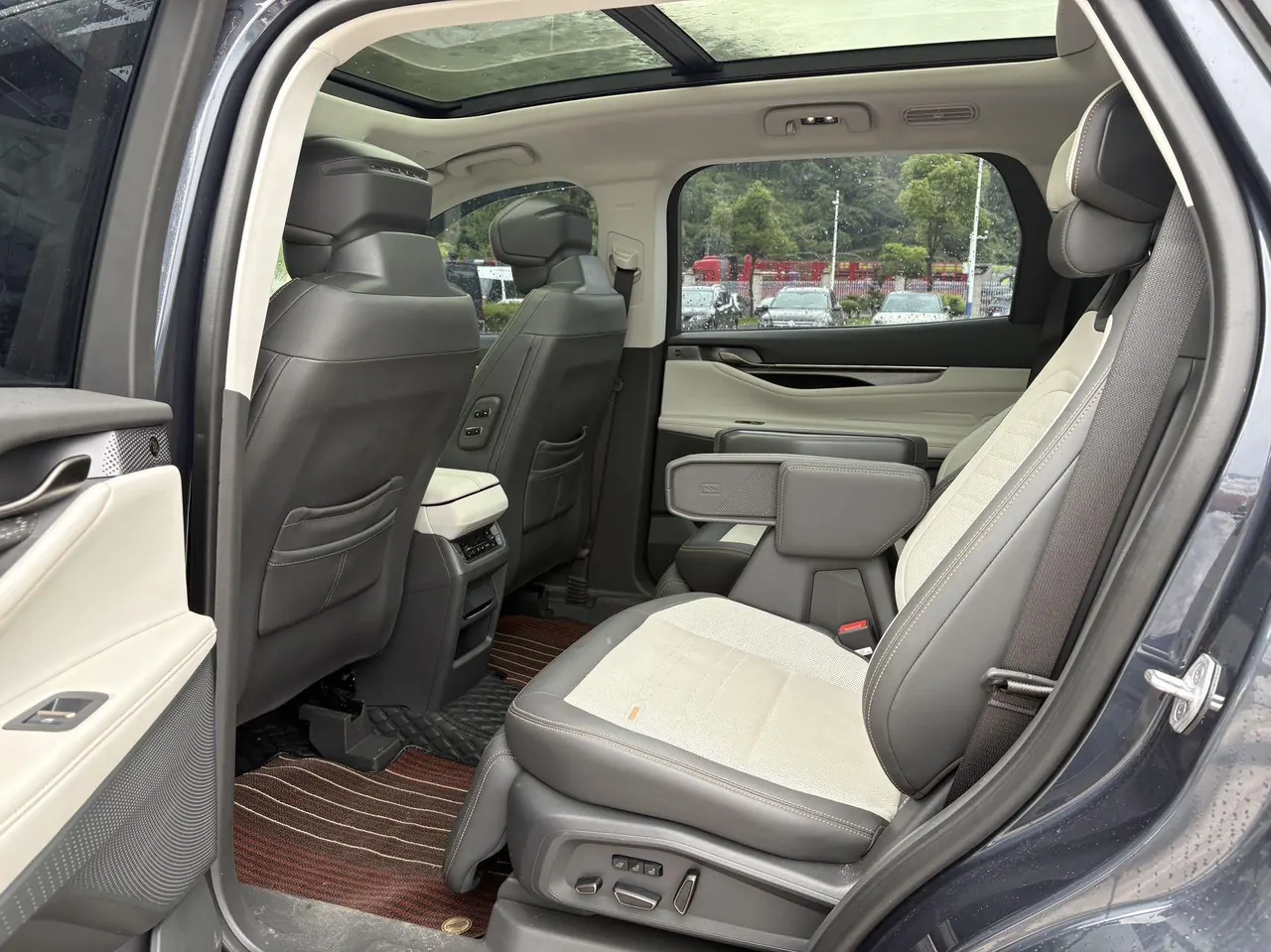 Ford 2023 Ruijie L 2.0T EcoBoost four-wheel drive 7-seat extreme automatic gear 5