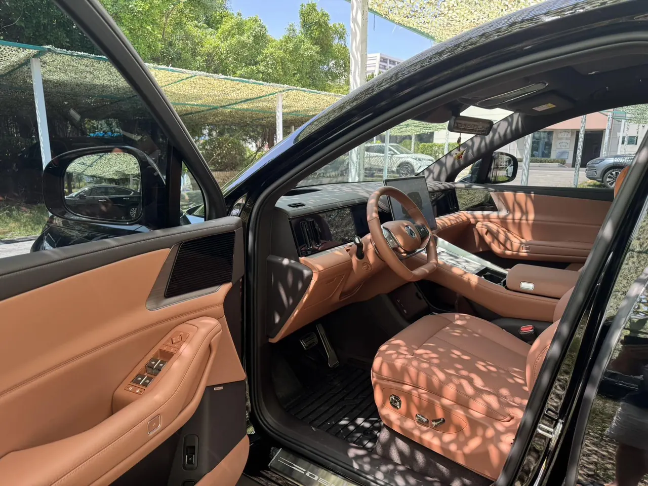 Denza 2023 Denza N8 1.5T Stepless Four-wheel Drive Super Hybrid Flagship Six-seat Automatic Gear 3