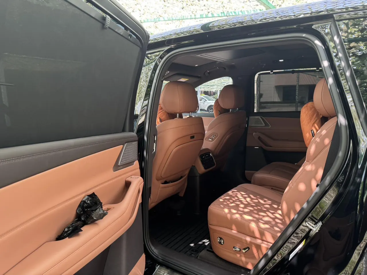 Denza 2023 Denza N8 1.5T Stepless Four-wheel Drive Super Hybrid Flagship Six-seat Automatic Gear 4