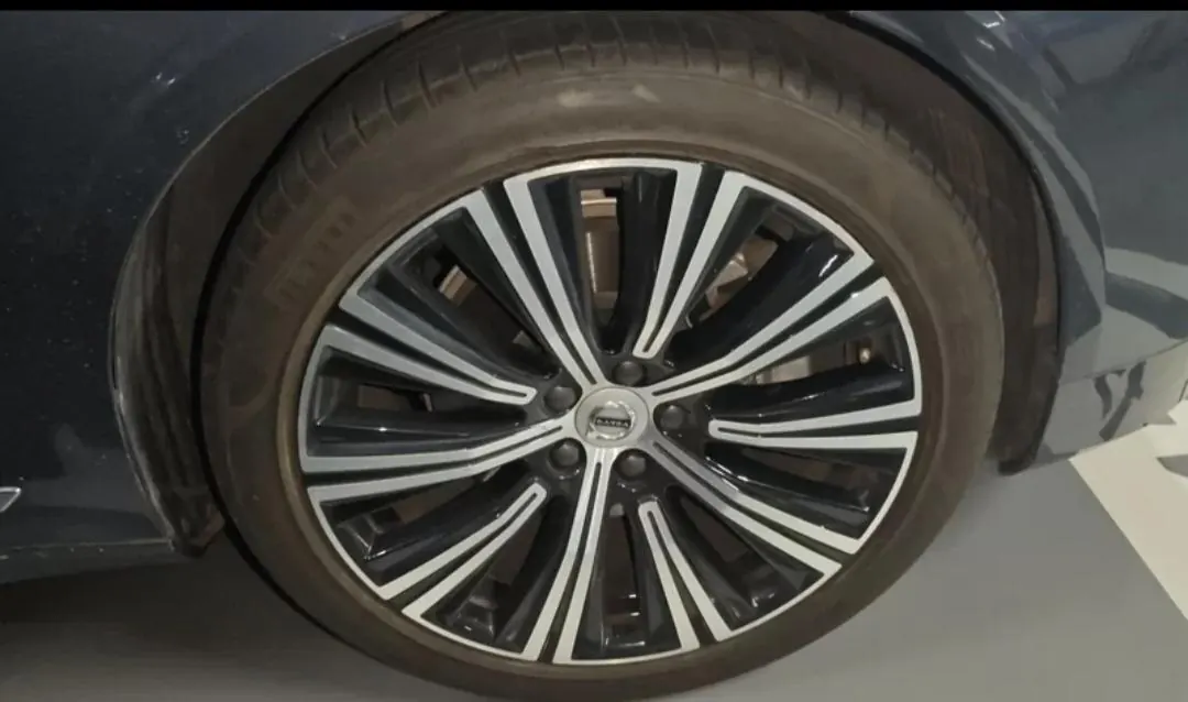 Volvo 2022 S90 48V 2.0T B5 Zhiyuan Deluxe Edition Automatic Gear 4