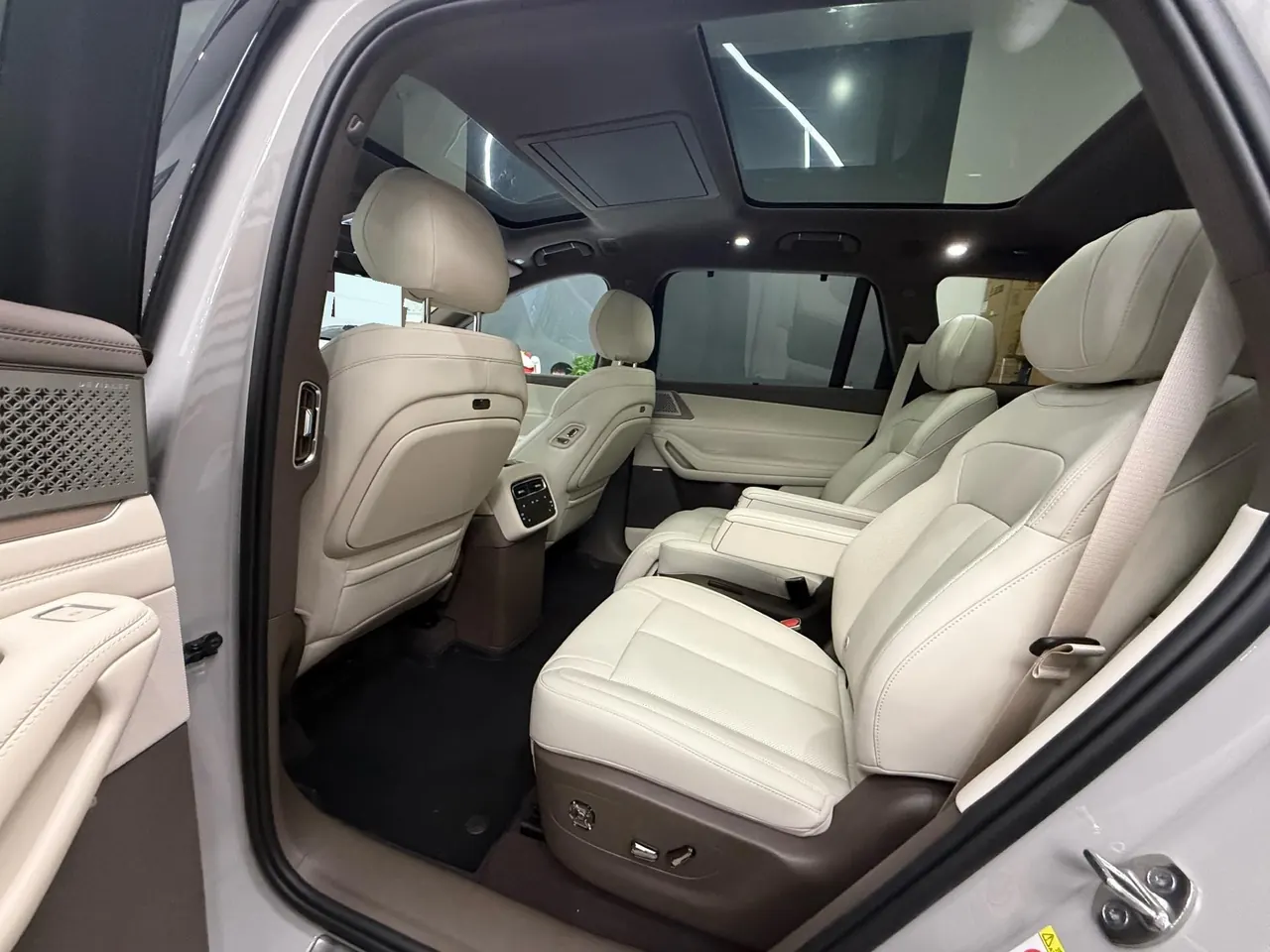 Denza 2023 Denza N8 1.5T Stepless Four-wheel Drive Super Hybrid Flagship Six-seat Automatic Gear 6