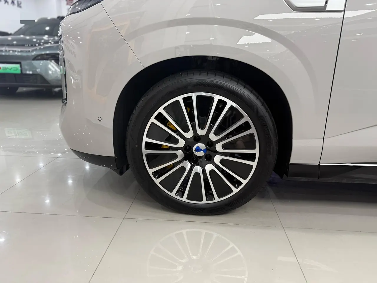Denza 2023 Denza N8 1.5T Stepless Four-wheel Drive Super Hybrid Flagship Six-seat Automatic Gear 8