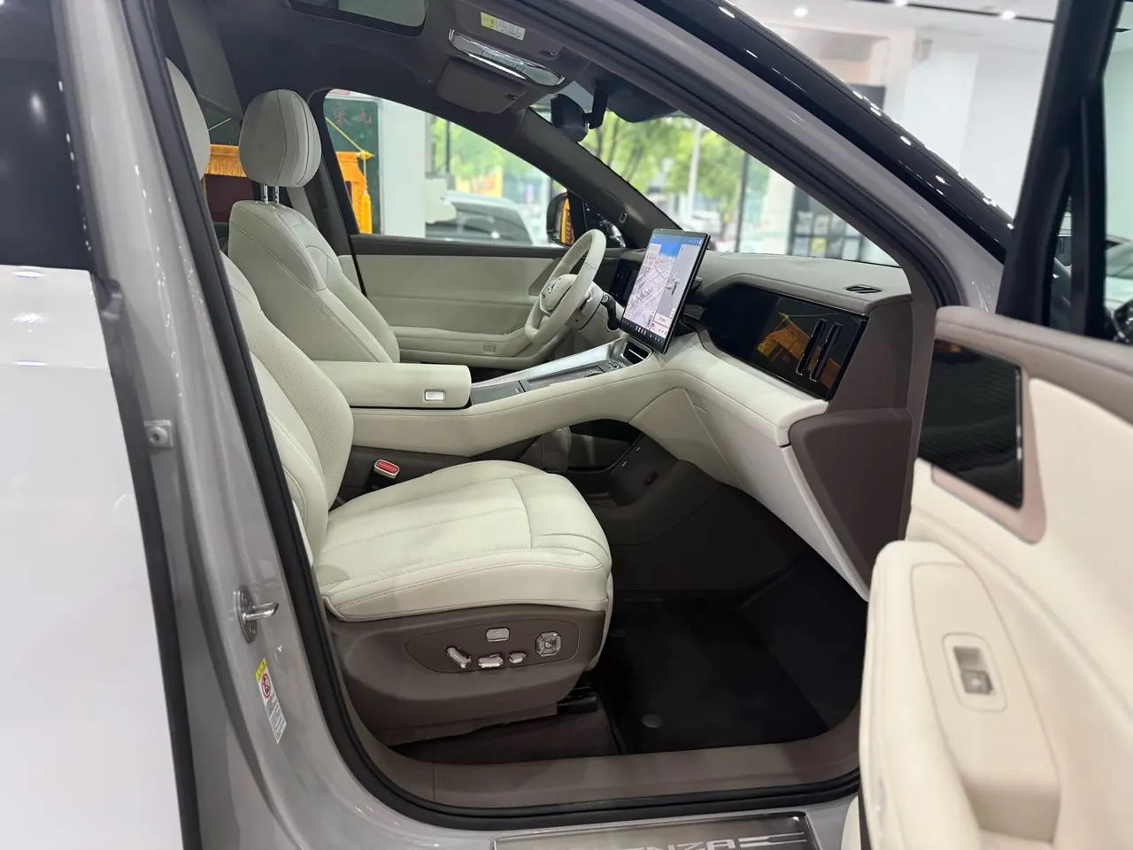 Denza 2023 Denza N8 1.5T Stepless Four-wheel Drive Super Hybrid Flagship Six-seat Automatic Gear 9