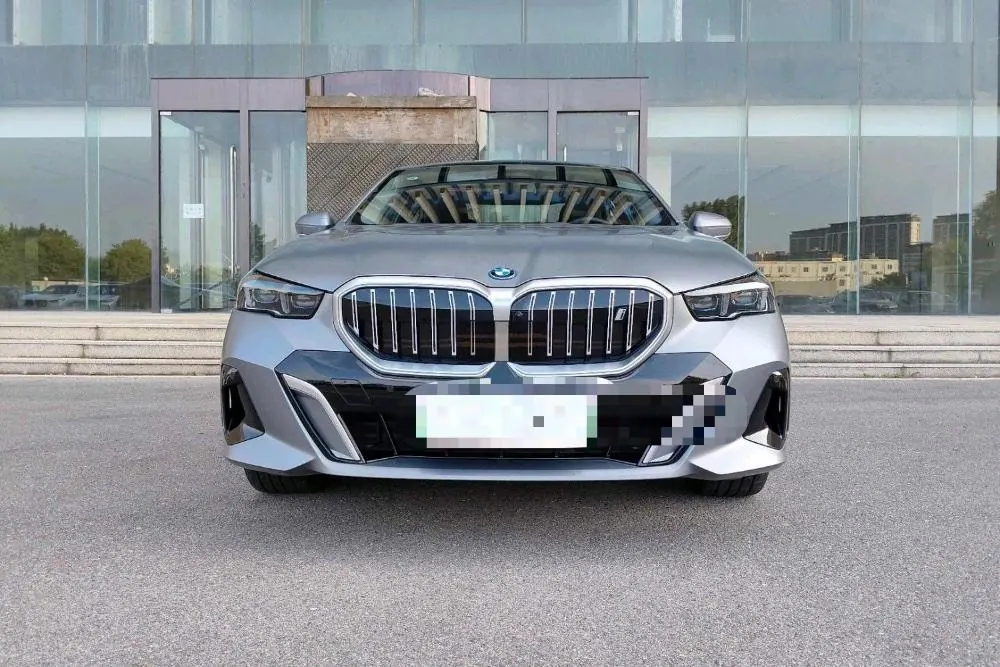 BMW 2025 i5 eDrive 40L M sports suit automatic gear 2