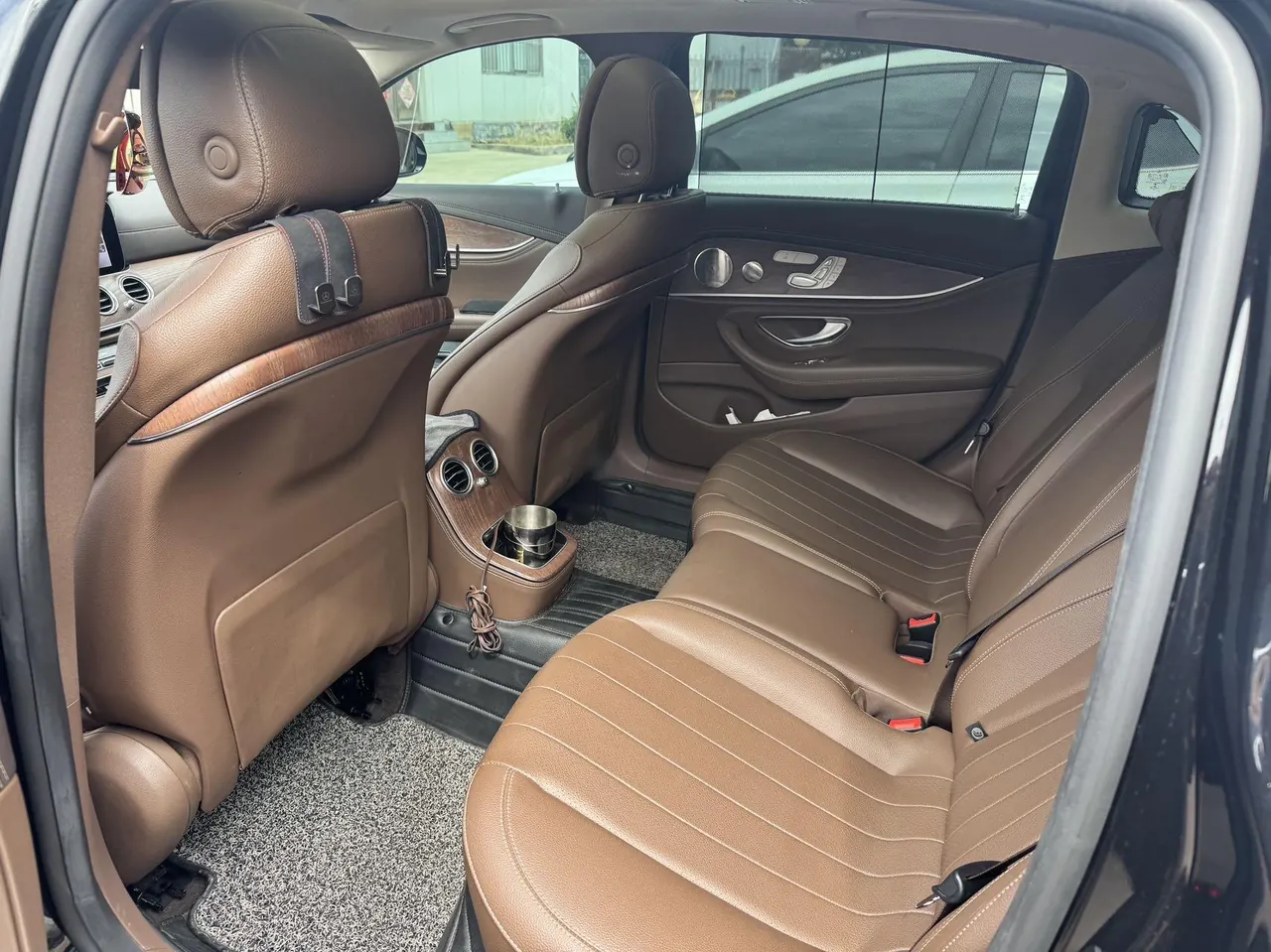 Mercedes Benz E Class 2022 E 300 L 2.0T Luxury (Change 2) Automatic Gear 3