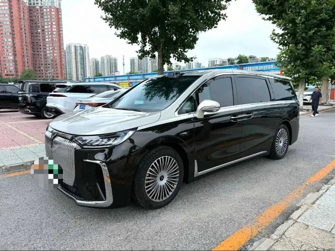 Open image lightbox: Voyah 2025 dreamers PHEV 1.5T four-wheel drive flagship dry Kun version automatic gear