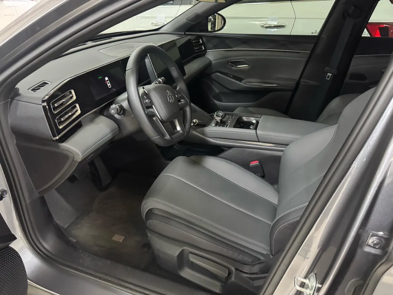 BYD 2025 Qin L DM-i 1.5 stepless smart driving version 80KM leading automatic gear 2